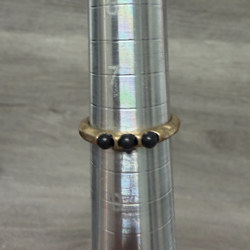 Elegant Gold Tone and Black Beaded Ring